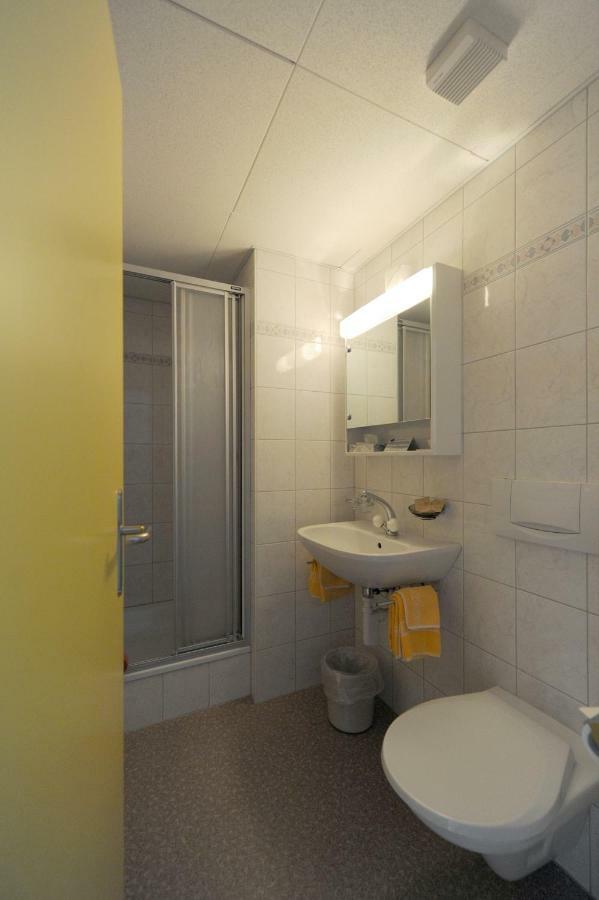 Hotel Krone Budget Lenk Ngoại thất bức ảnh